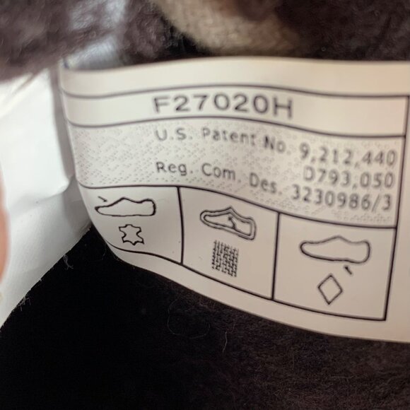 UGG X Hershey's Neumel II Kisses Kids Youth SZ 3 Silver Metallic Boots Lace Up - Picture 9 of 10